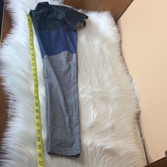 Outdoor Voices Tri-Color Blue Spring 7/8 Activewear Bottoms Leggings Size Medium - Picture 7 of 9